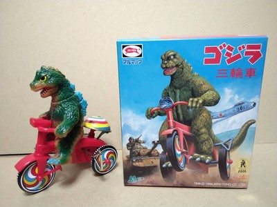 Toy Figure M1 Bullmark Godzilla Tricycle Red 2005 Toho with Box-image