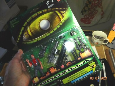 Godzilla   playset  Ultra  Attack Animal, nrfb  weapon  1998-image