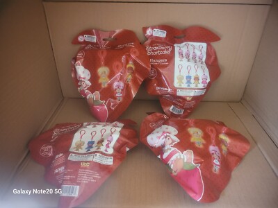 LOT OF 4 PIECES STRAWBERRY SHORTCAKE MYSTERY FIGURE FLOCKED EXCLUSIVE BOX-image