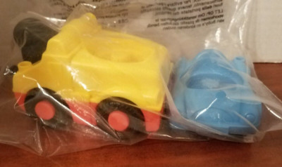 Fisher Price Little People Zoom Around Garage Tow Truck w/sound and Car NIP-image