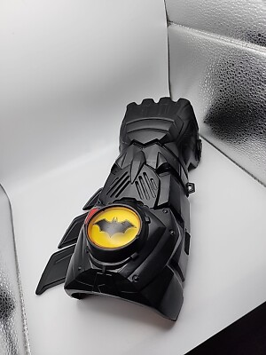 Spin Master DC Comics BATMAN Interactive Gauntlet Over 15 Phrases Sounds, Lights-image