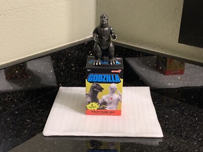 Super7 ReAction Godzilla Kaiju Blind Box GODZILLA 1957 Silver Screen Target New-image