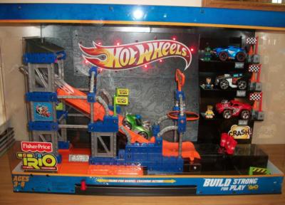 USED 2011 FISHER-PRICE HOT WHEELS TRIO P.O.P. STORE DISPLAY Light & sound action-image